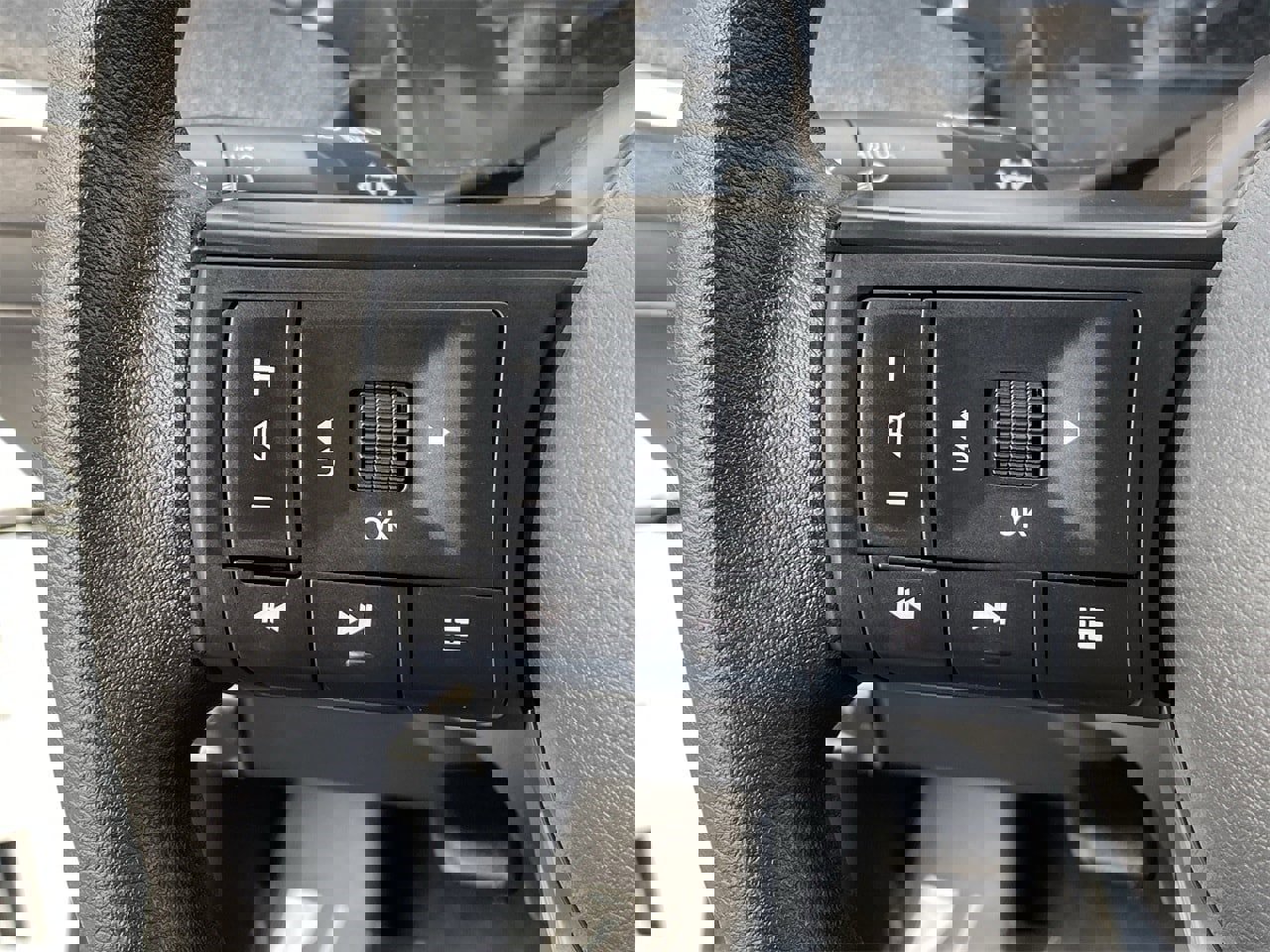 New 2026 Nissan Kicks SV image 30