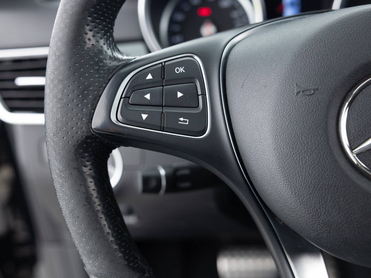 Used 2019 Mercedes-Benz GLE 400 4MATIC image 40