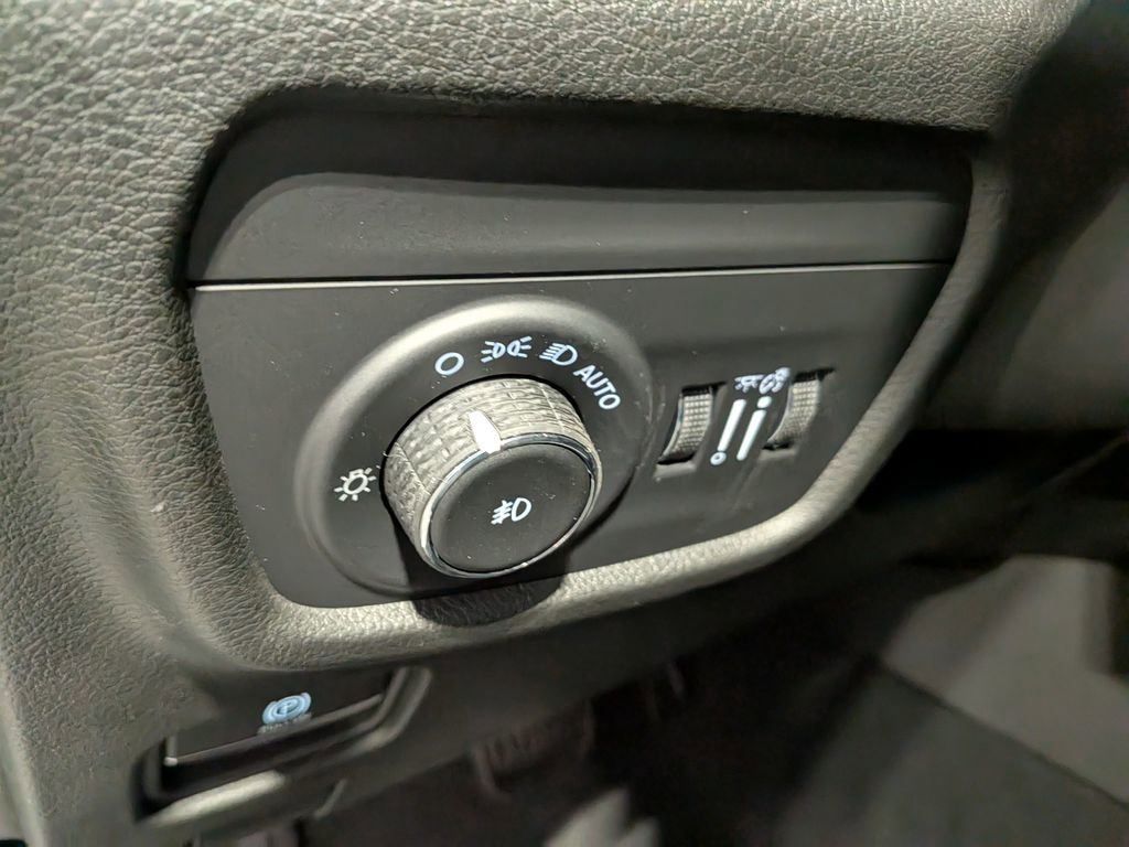 New 2025 Jeep Grand Cherokee Limited w/ Luxury Tech Group II image 14