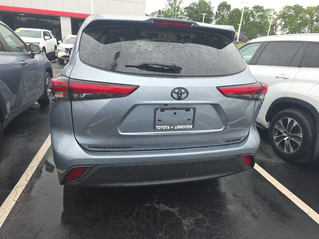 Used 2022 Toyota Highlander LE image 5