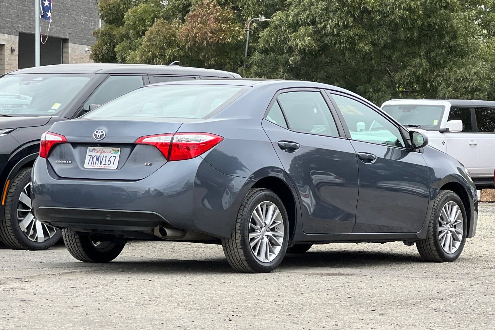 Used 2015 Toyota Corolla LE FWD image 4
