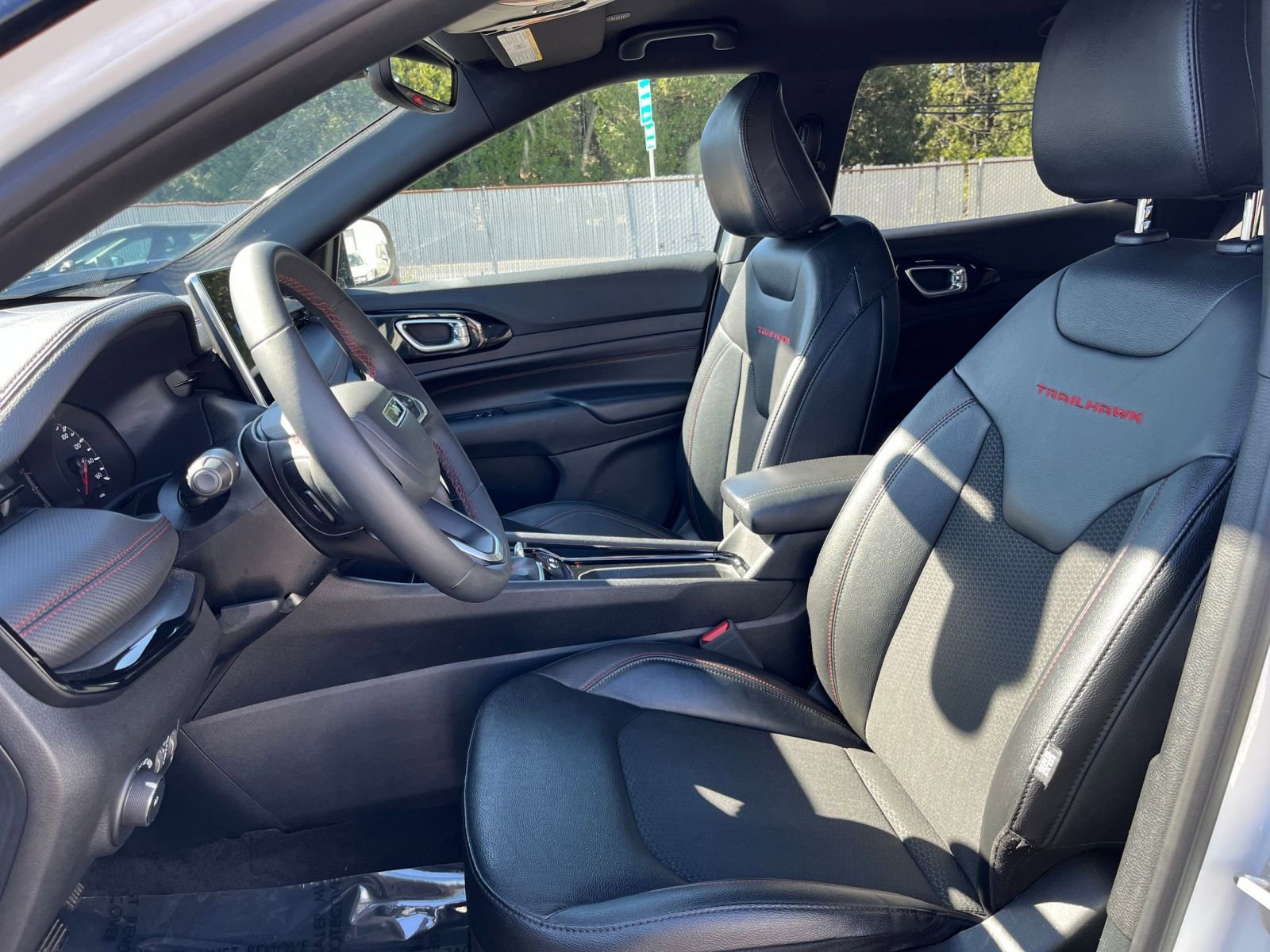 Used 2025 Jeep Compass Trailhawk image 36