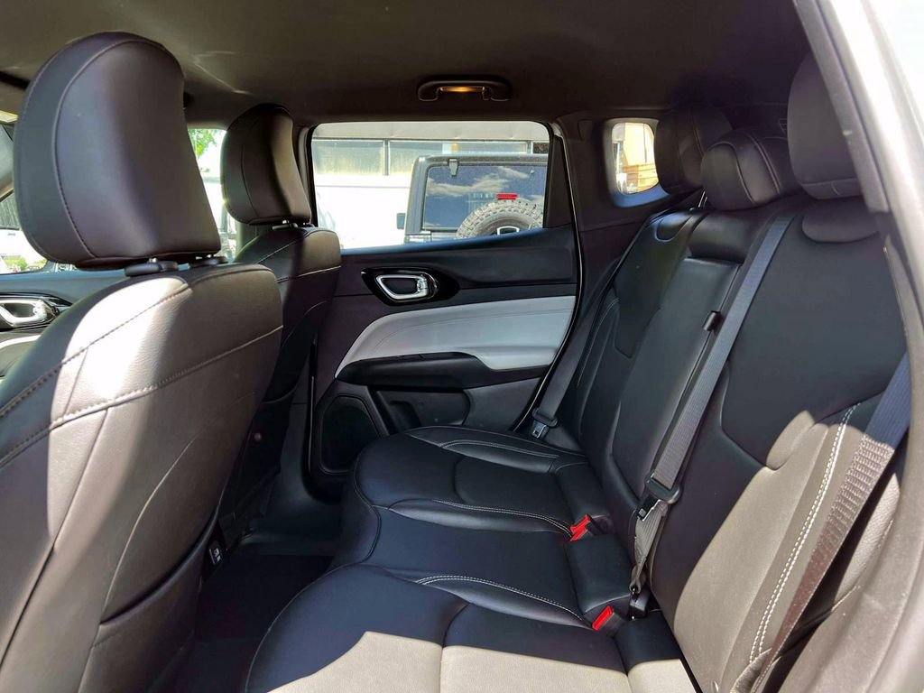 Used 2025 Jeep Compass Limited AWD/4WD image 13