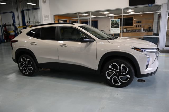 New 2026 Chevrolet Trax RS FWD image 4