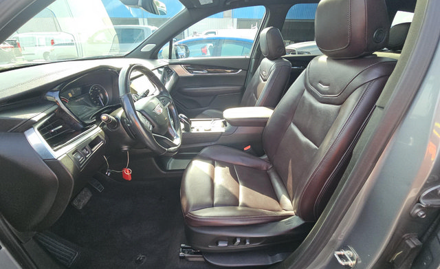 Used 2023 Cadillac XT6 Premium Luxury FWD image 3