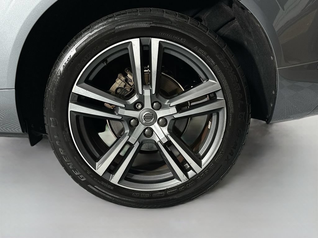 Used 2018 Volvo XC60 T5 Momentum w/ Vision Package AWD/4WD image 33