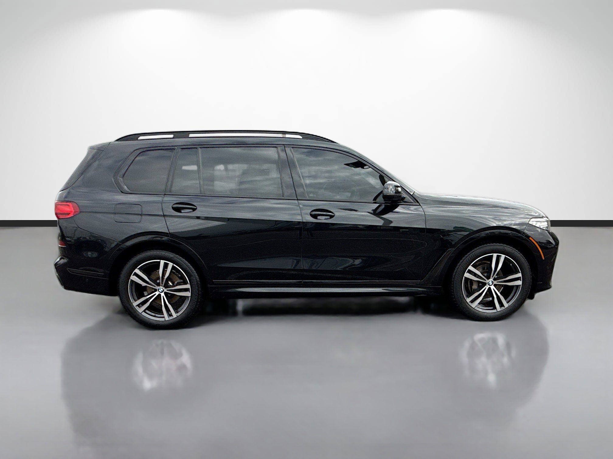 Used 2021 BMW X7 xDrive40i w/ M Sport Package image 2