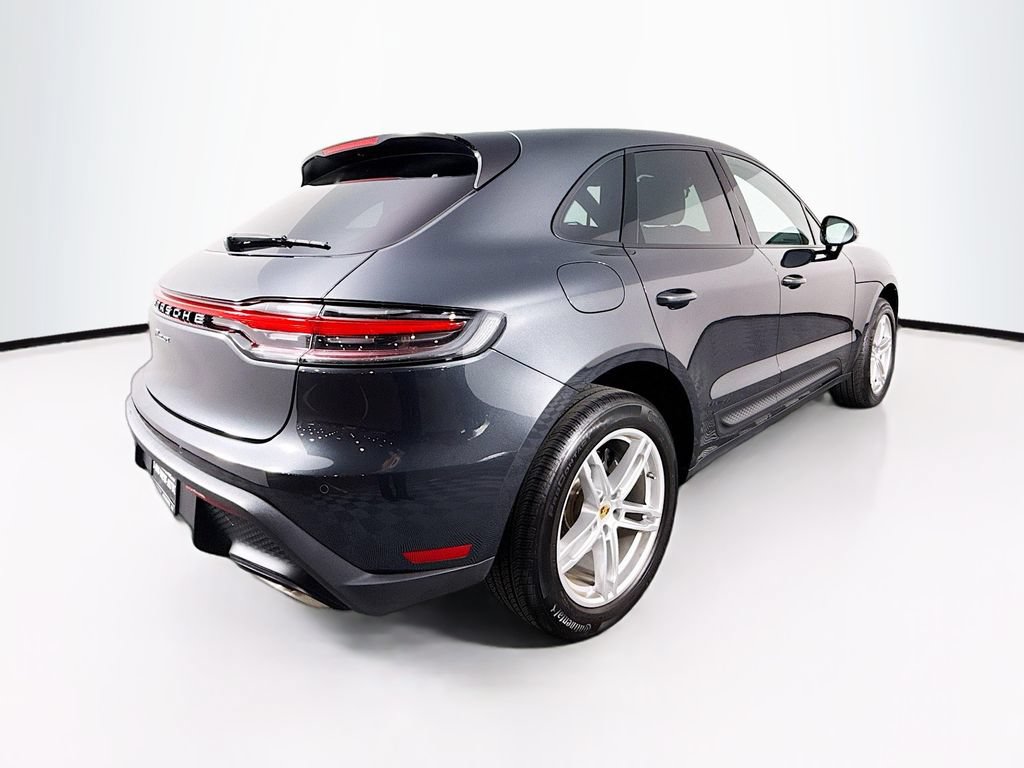 Certified 2025 Porsche Macan AWD/4WD image 9