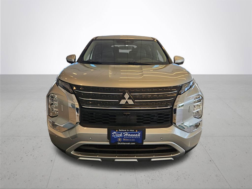 Used 2024 Mitsubishi Outlander SE image 3