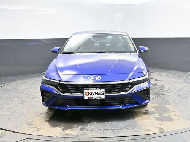Used 2025 Hyundai Elantra Limited FWD image 2