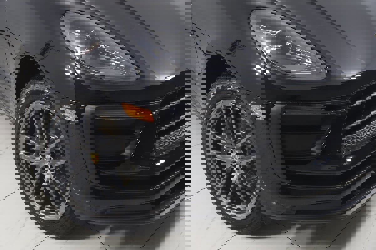 Used 2025 Porsche Macan image 20
