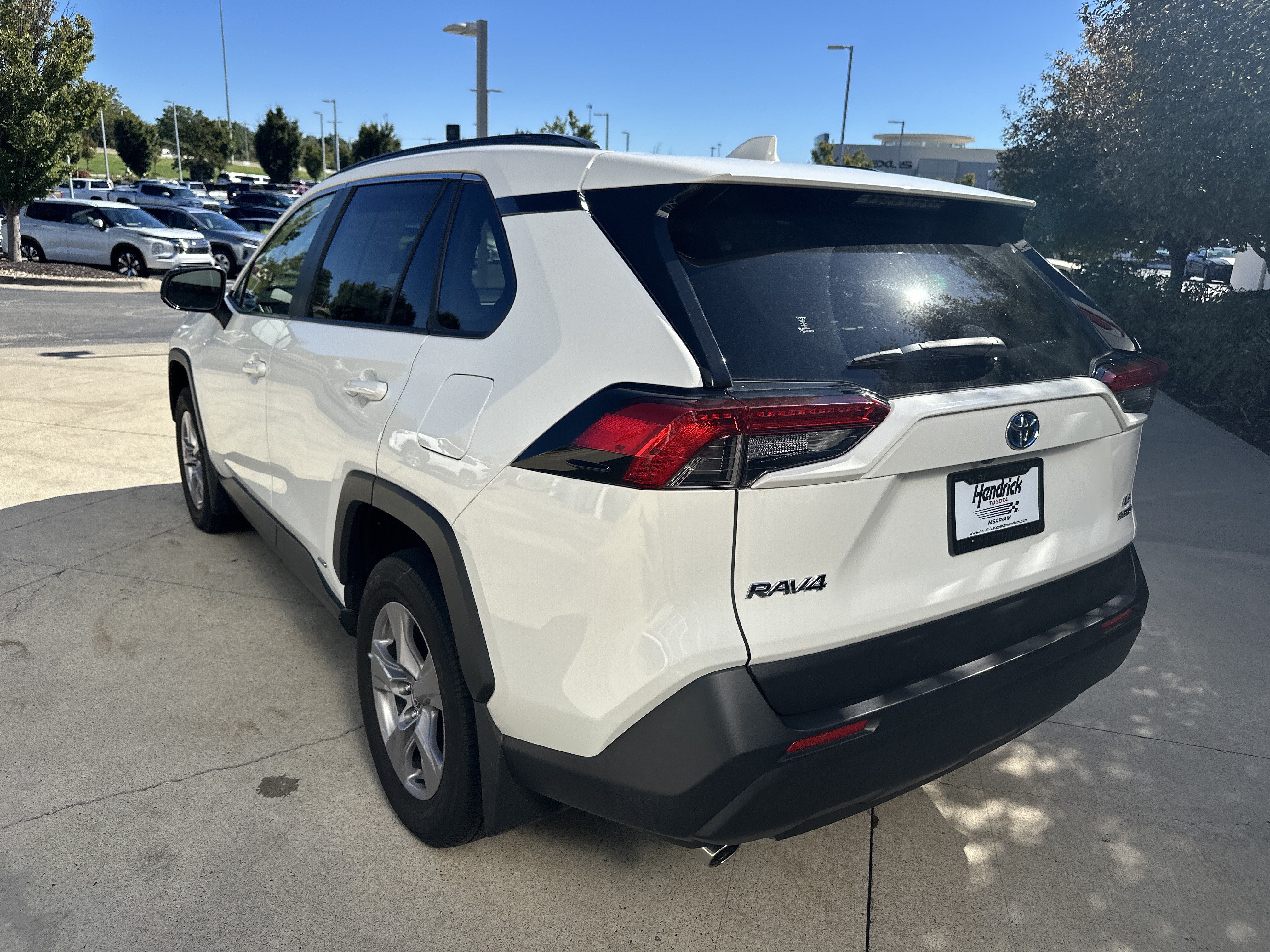 Used 2024 Toyota RAV4 LE AWD/4WD image 7