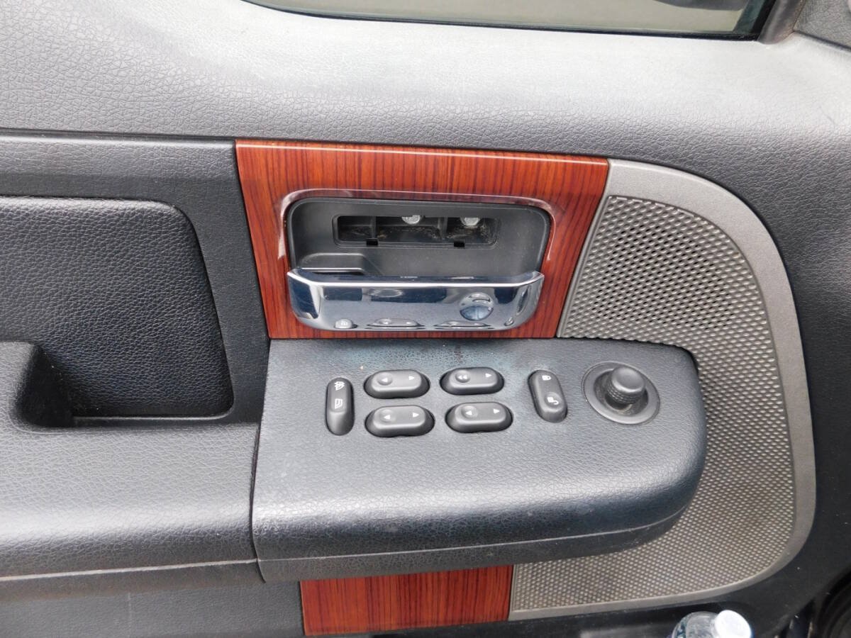 Used 2005 Ford F150 Lariat RWD image 16