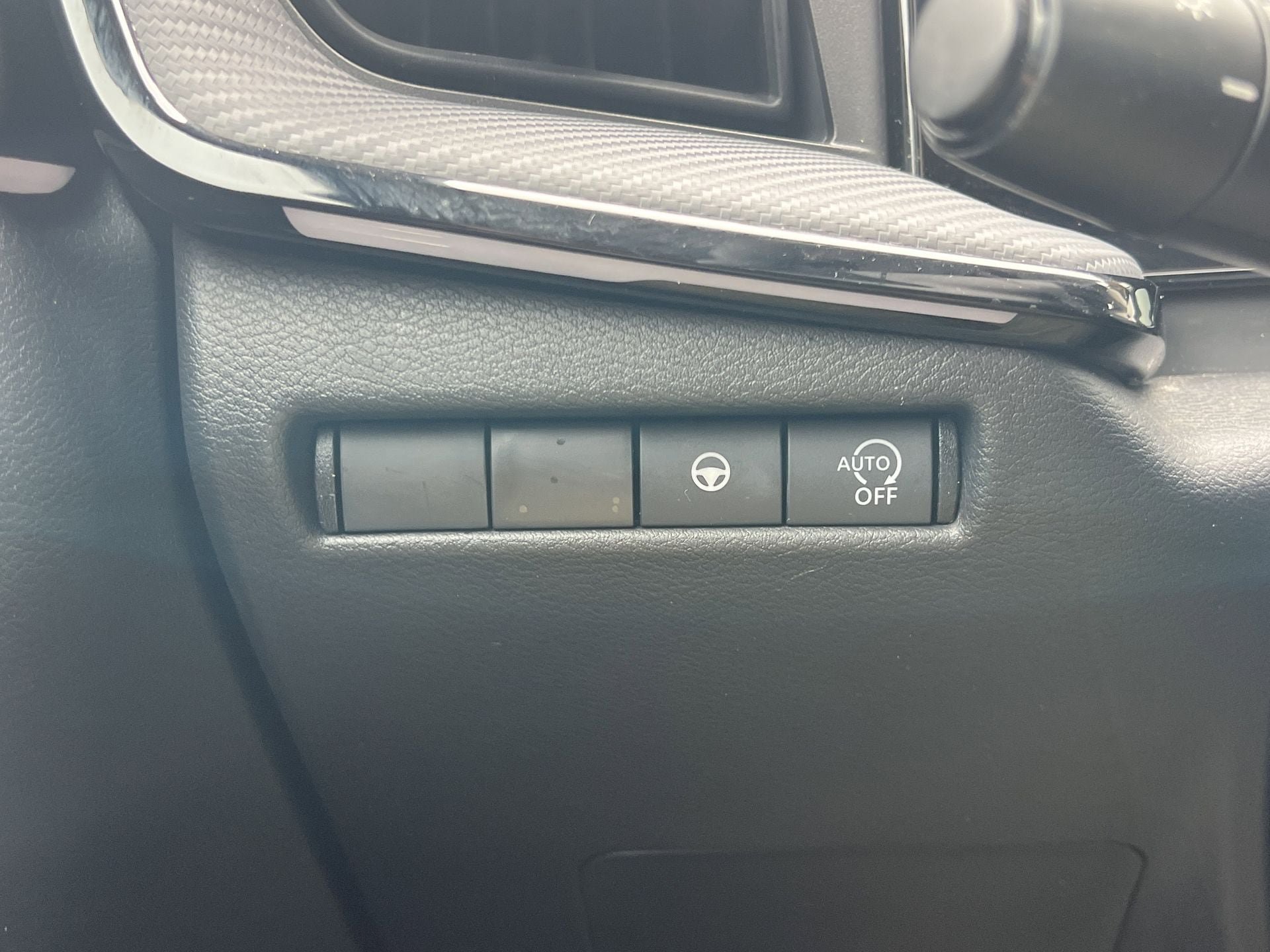 Certified 2025 Nissan Kicks SR FWD image 12