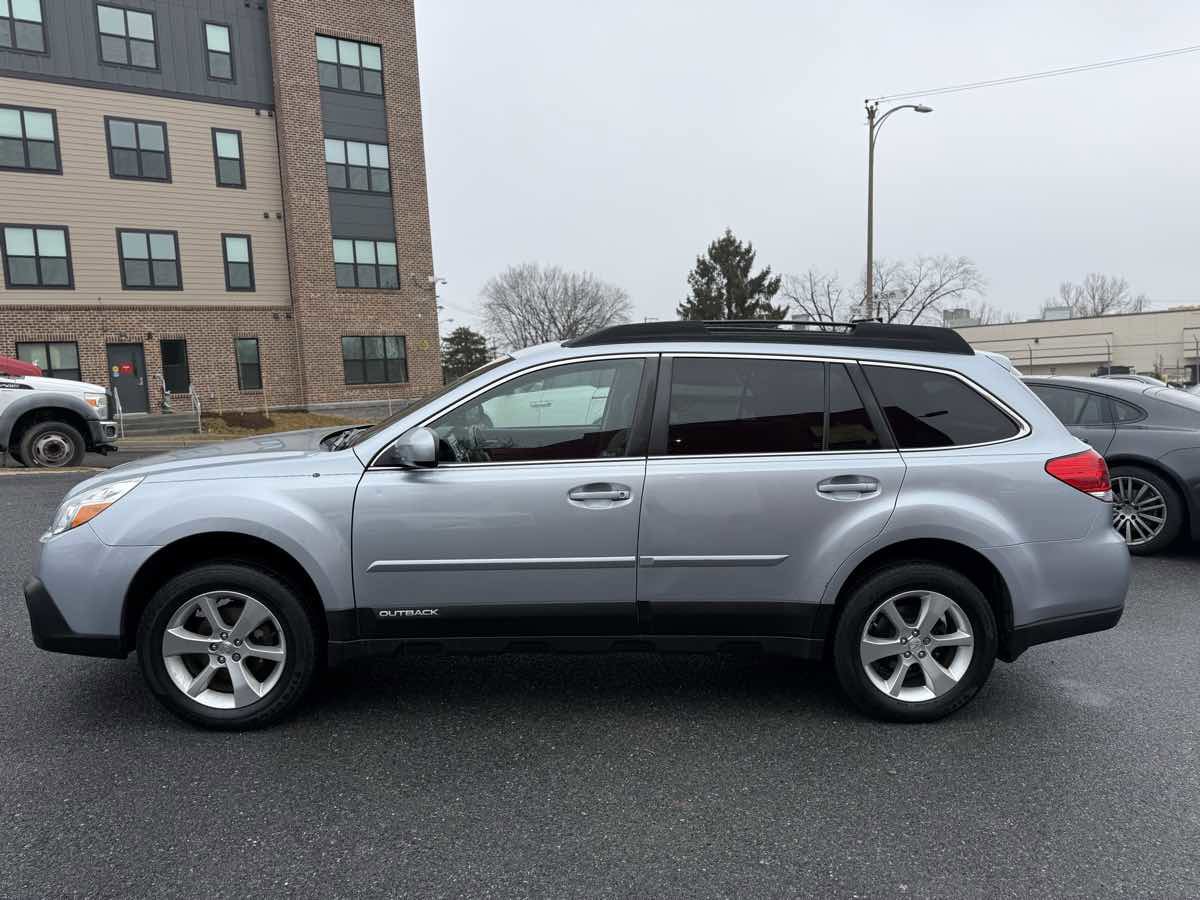 Used 2014 Subaru Outback 2.5i Limited w/ Moonroof Package image 4