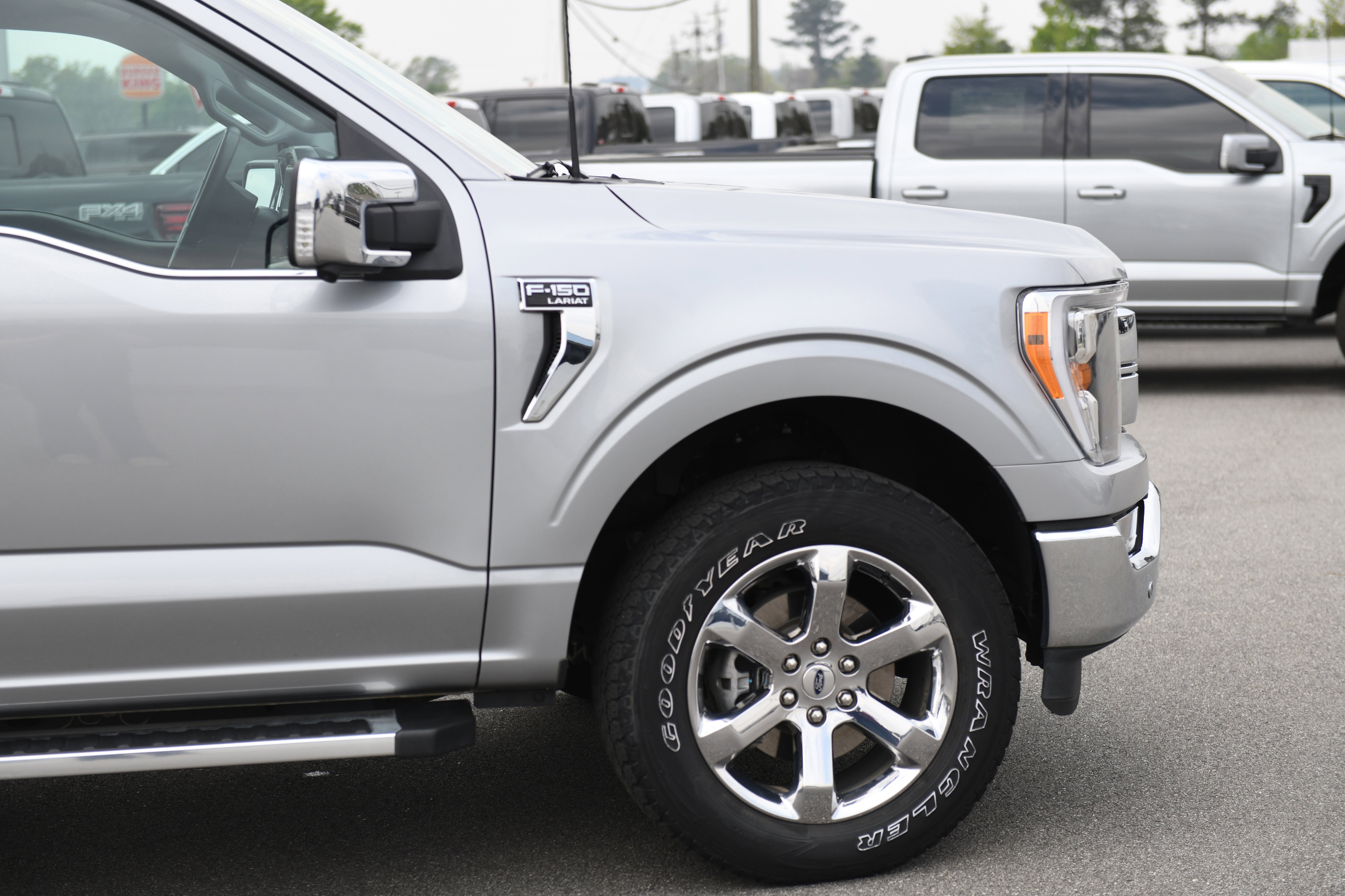 Used 2023 Ford F150 Lariat w/ Max Trailer Tow Package image 3