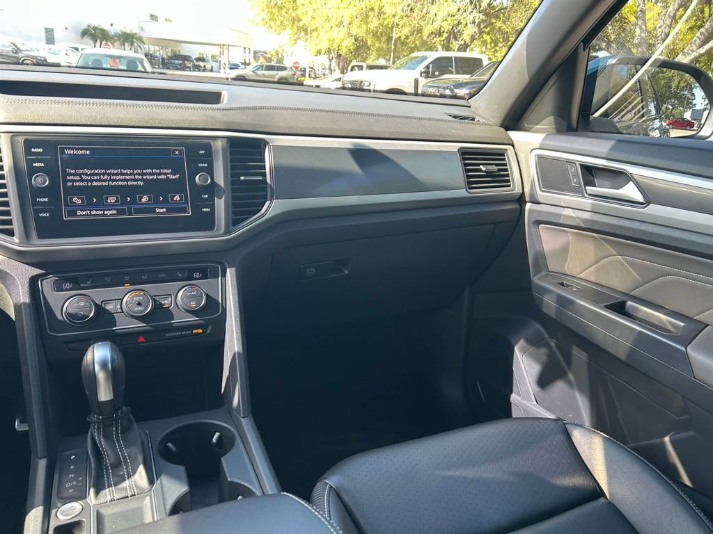 Used 2021 Volkswagen Atlas Cross Sport SE w/ V6 Towing Package FWD image 11