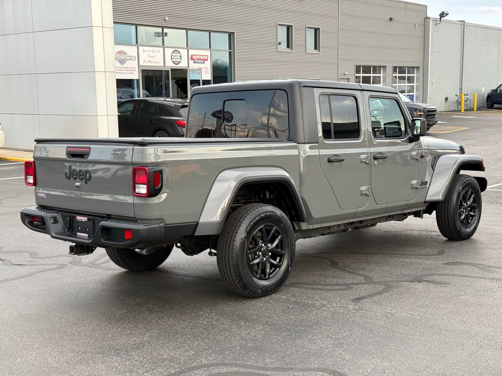 Used 2022 Jeep Gladiator Sport AWD/4WD image 3