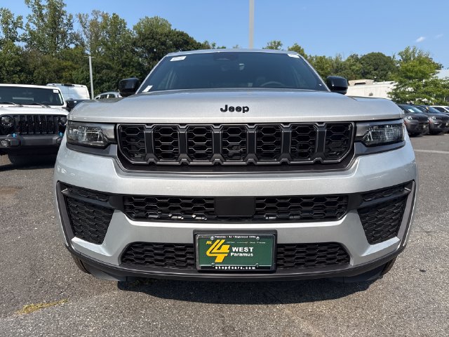 New 2026 Jeep Grand Cherokee Altitude AWD/4WD image 2