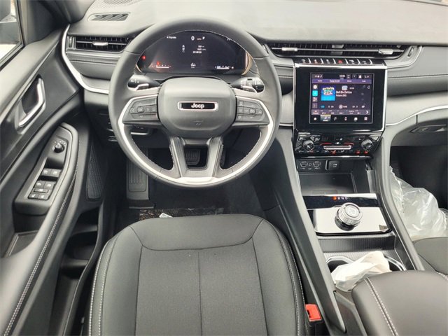 New 2025 Jeep Grand Cherokee Laredo image 9