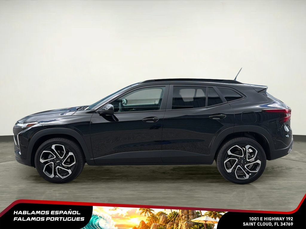 Used 2025 Chevrolet Trax RS w/ Sunroof Package FWD image 3