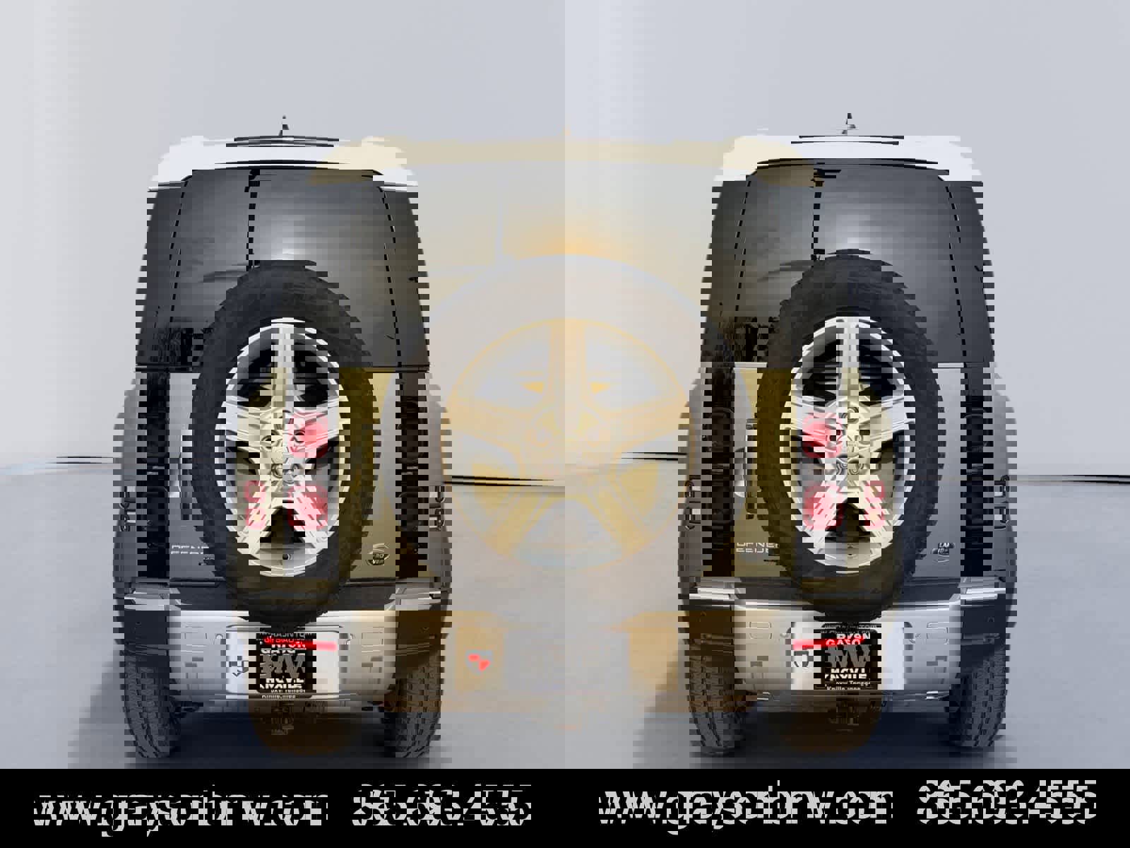 Used 2023 Land Rover Defender 110 SE image 4