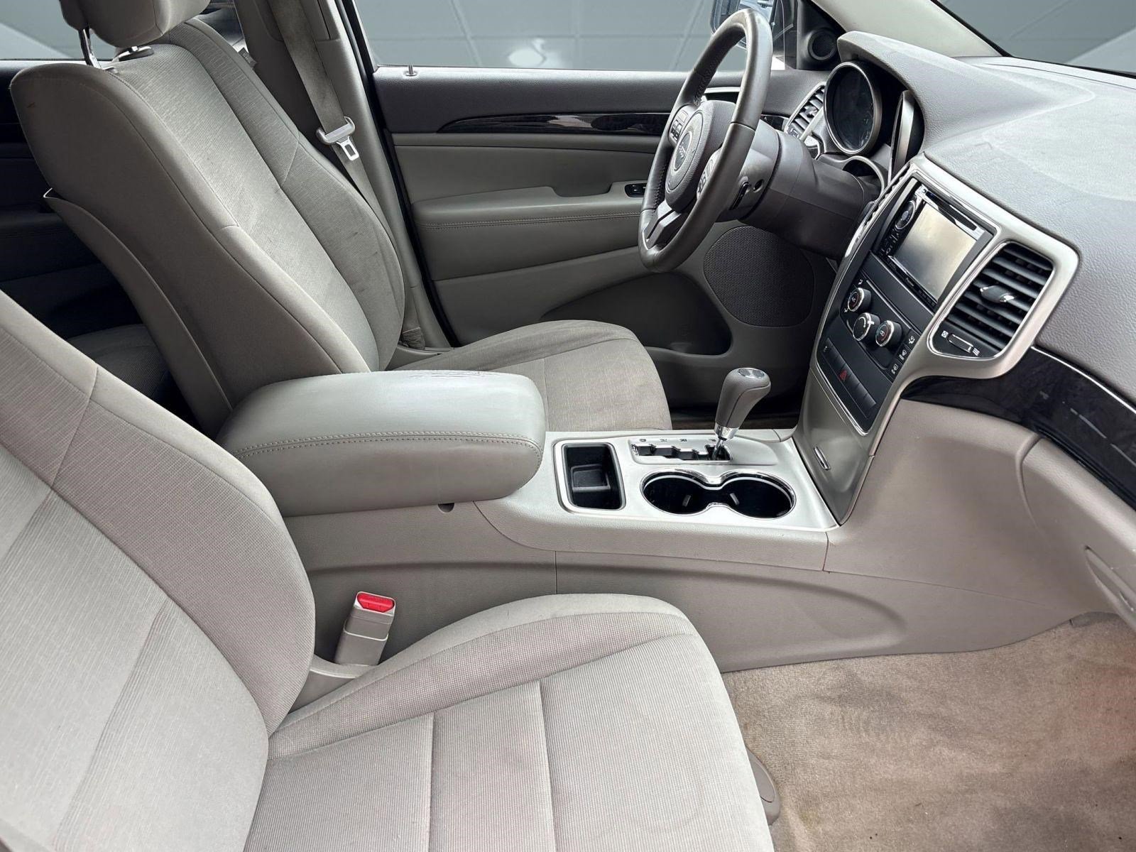 Used 2011 Jeep Grand Cherokee Laredo image 28