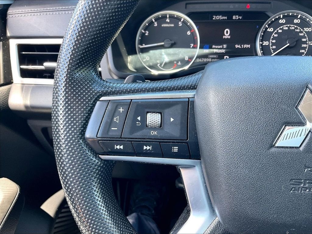 Used 2023 Mitsubishi Outlander ES AWD/4WD image 21