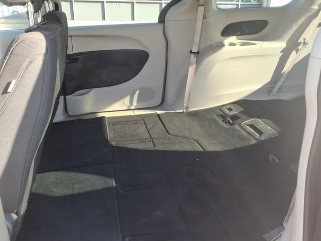 Used 2017 Chrysler Pacifica Touring image 13