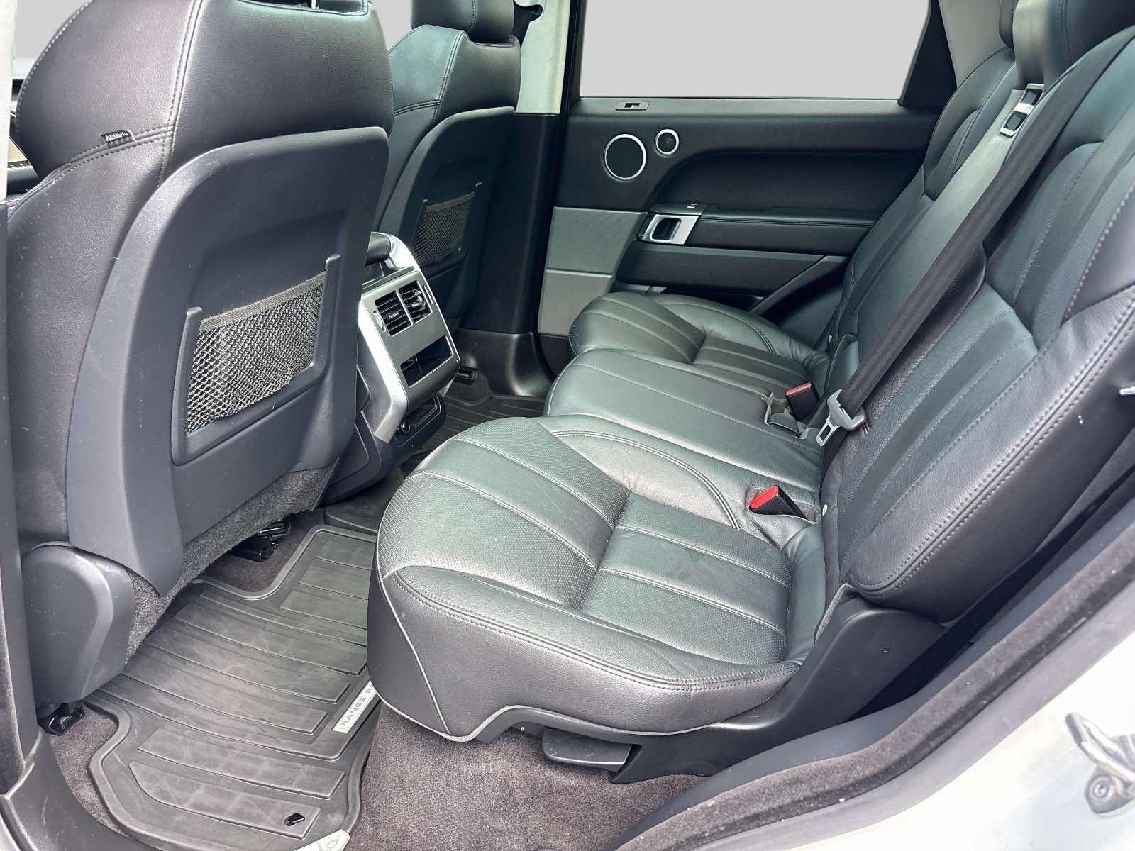 Used 2017 Land Rover Range Rover Sport SE AWD/4WD image 10