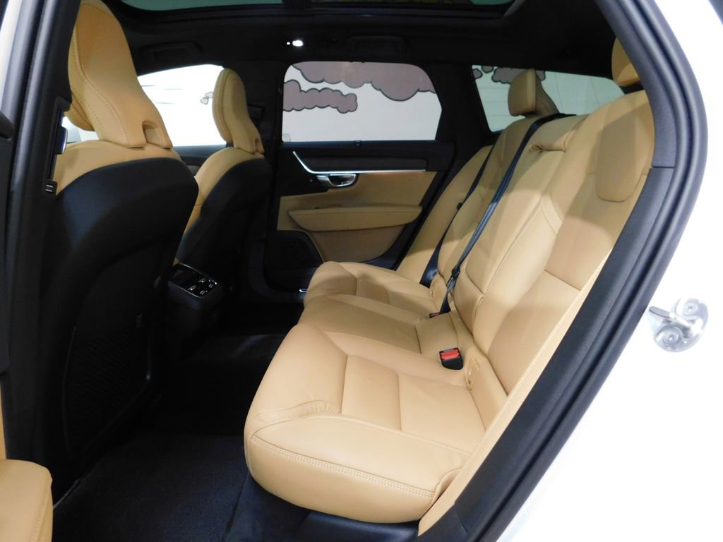 Used 2026 Volvo V90 B6 Cross Country Ultra image 76