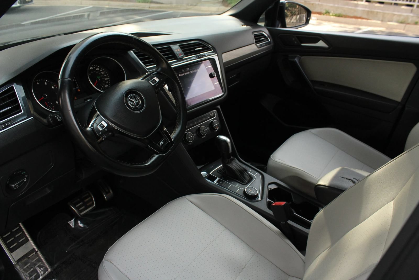 Used 2021 Volkswagen Tiguan SE R-Line AWD/4WD image 13