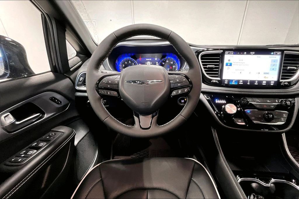 New 2026 Chrysler Pacifica Limited w/ S Appearance Package image 12