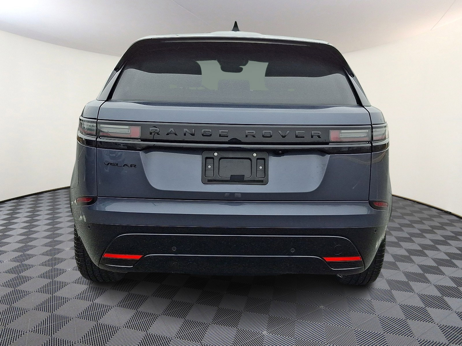 Used 2025 Land Rover Range Rover Velar Dynamic SE image 3
