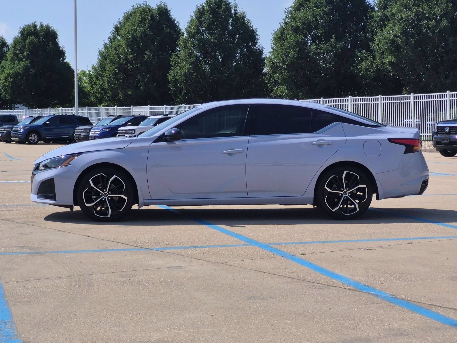 Used 2025 Nissan Altima 2.5 SR w/ SR Premium Package FWD image 9