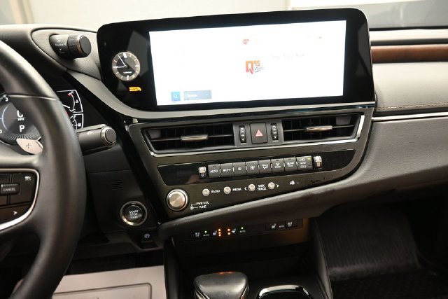 Used 2025 Lexus ES 350 w/ Premium Package FWD image 10