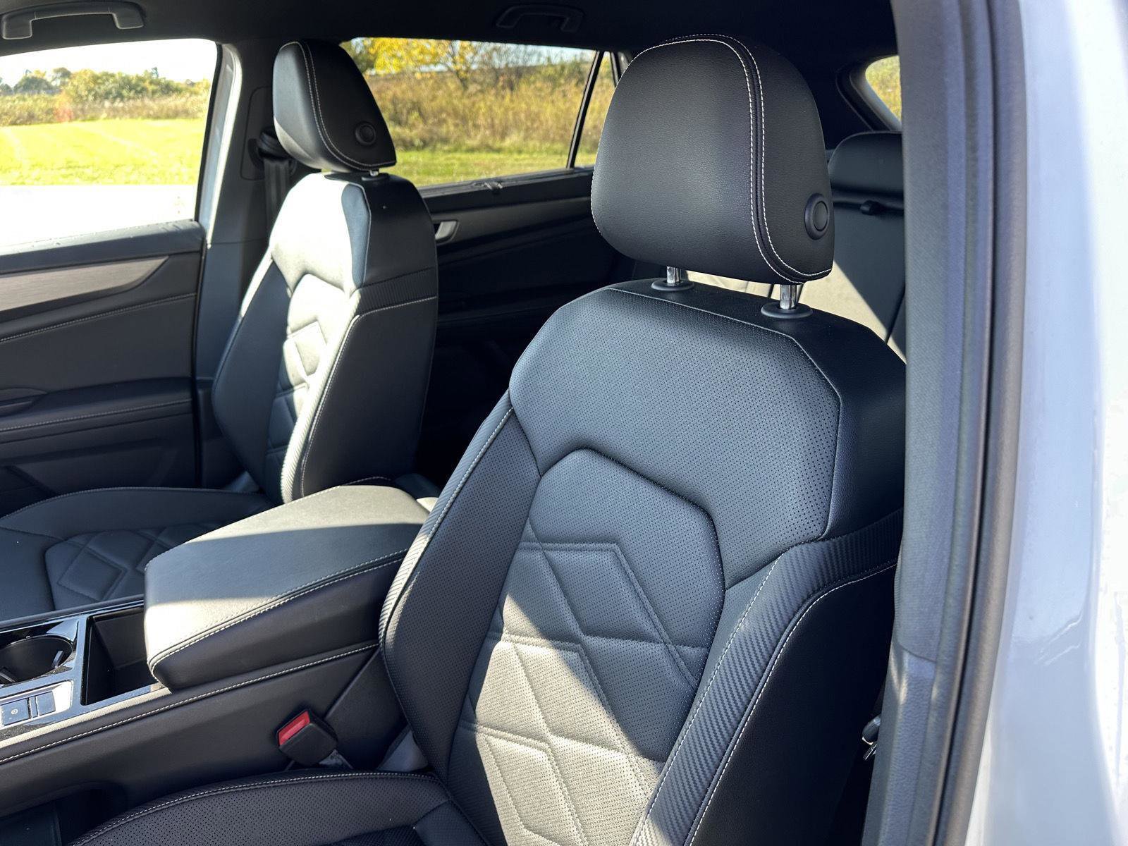 Used 2025 Volkswagen Atlas Cross Sport SE image 23