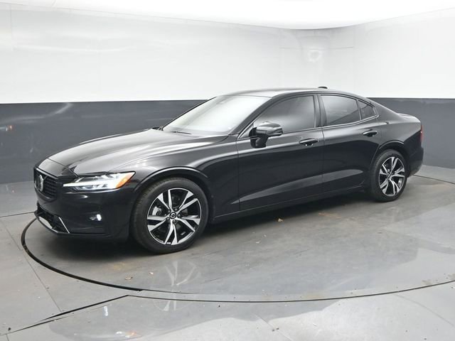 Used 2025 Volvo S60 B5 Plus image 4