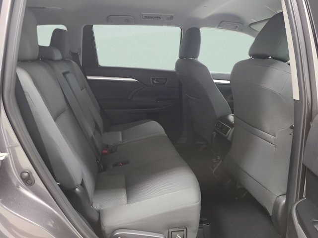 Used 2019 Toyota Highlander LE FWD image 12