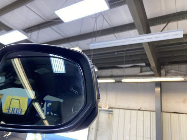 Used 2025 Toyota Tacoma SR5 AWD/4WD image 15