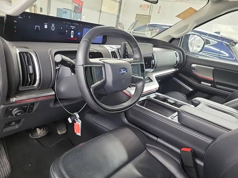 Used 2025 Ford Expedition Max Platinum AWD/4WD image 14