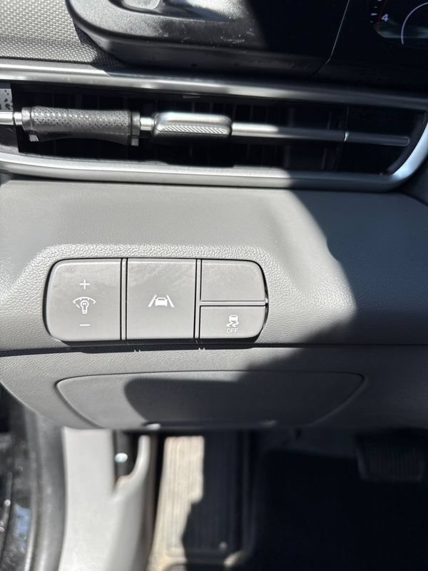 Used 2022 Hyundai Elantra SEL FWD image 18