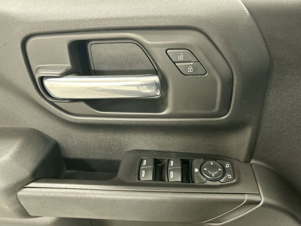 Used 2020 Chevrolet Silverado 1500 Custom w/ Custom Value Package image 11