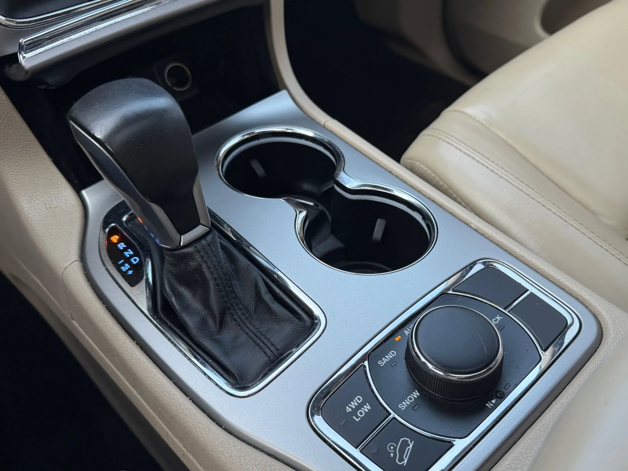 Used 2018 Jeep Grand Cherokee Limited image 28