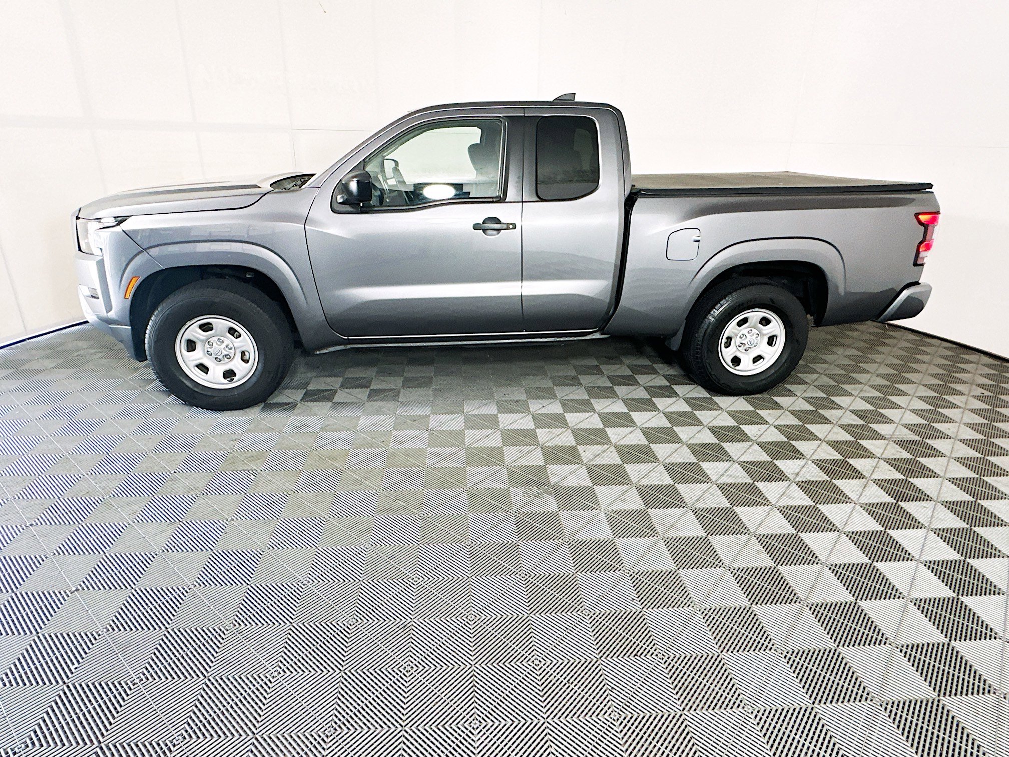 Used 2022 Nissan Frontier S RWD image 6