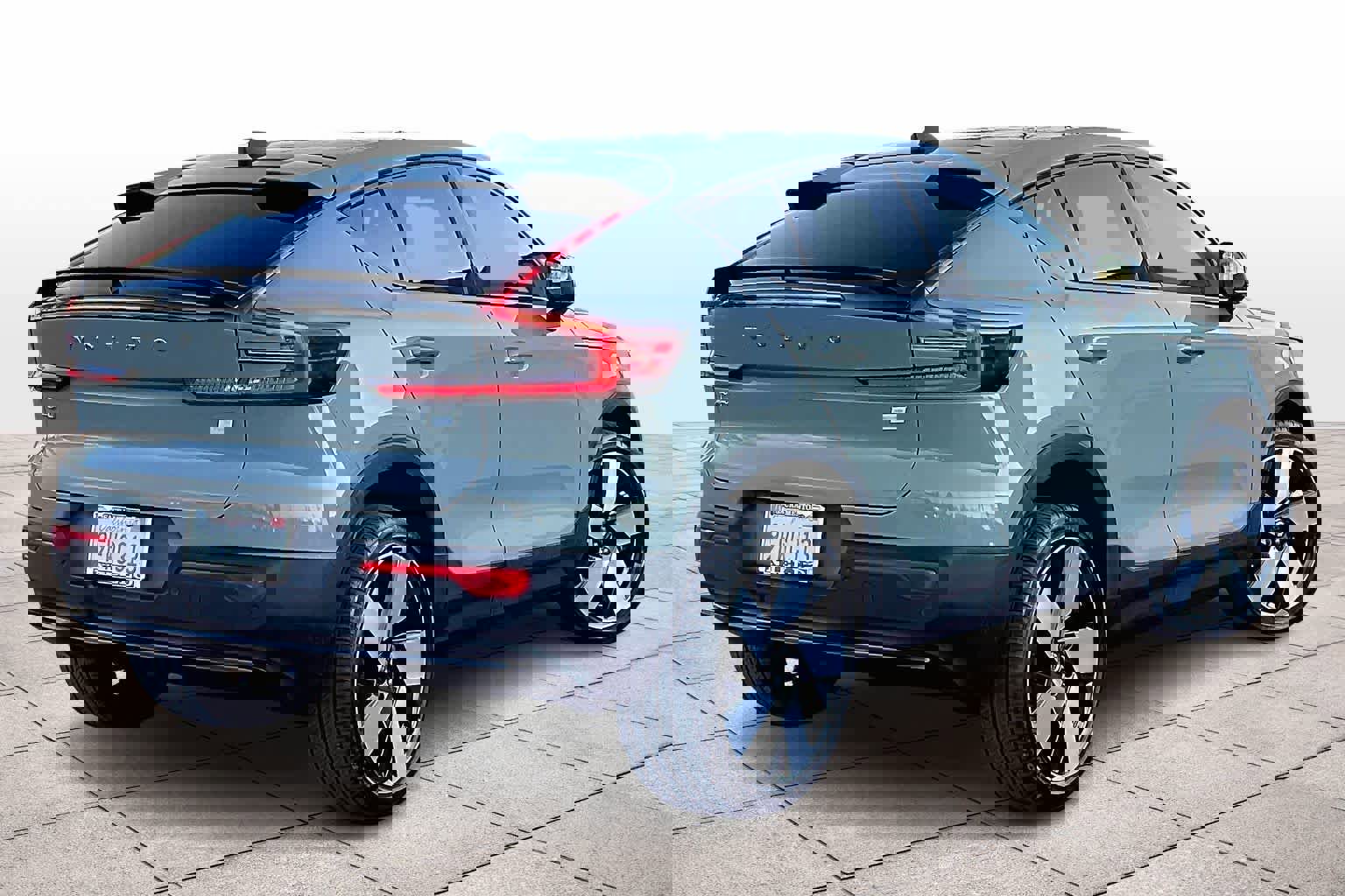 Used 2023 Volvo C40 P8 Recharge Ultimate image 16