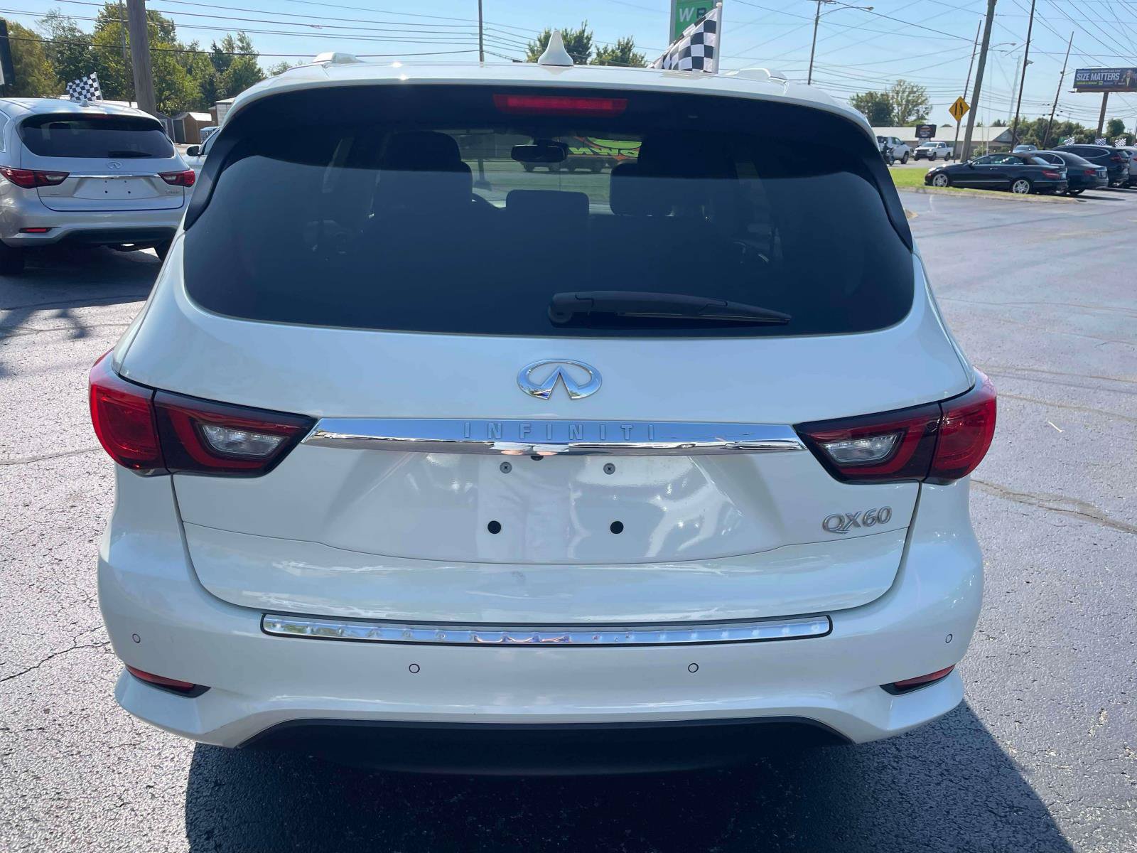 Used 2020 INFINITI QX60 Luxe w/ Essential Package FWD image 7