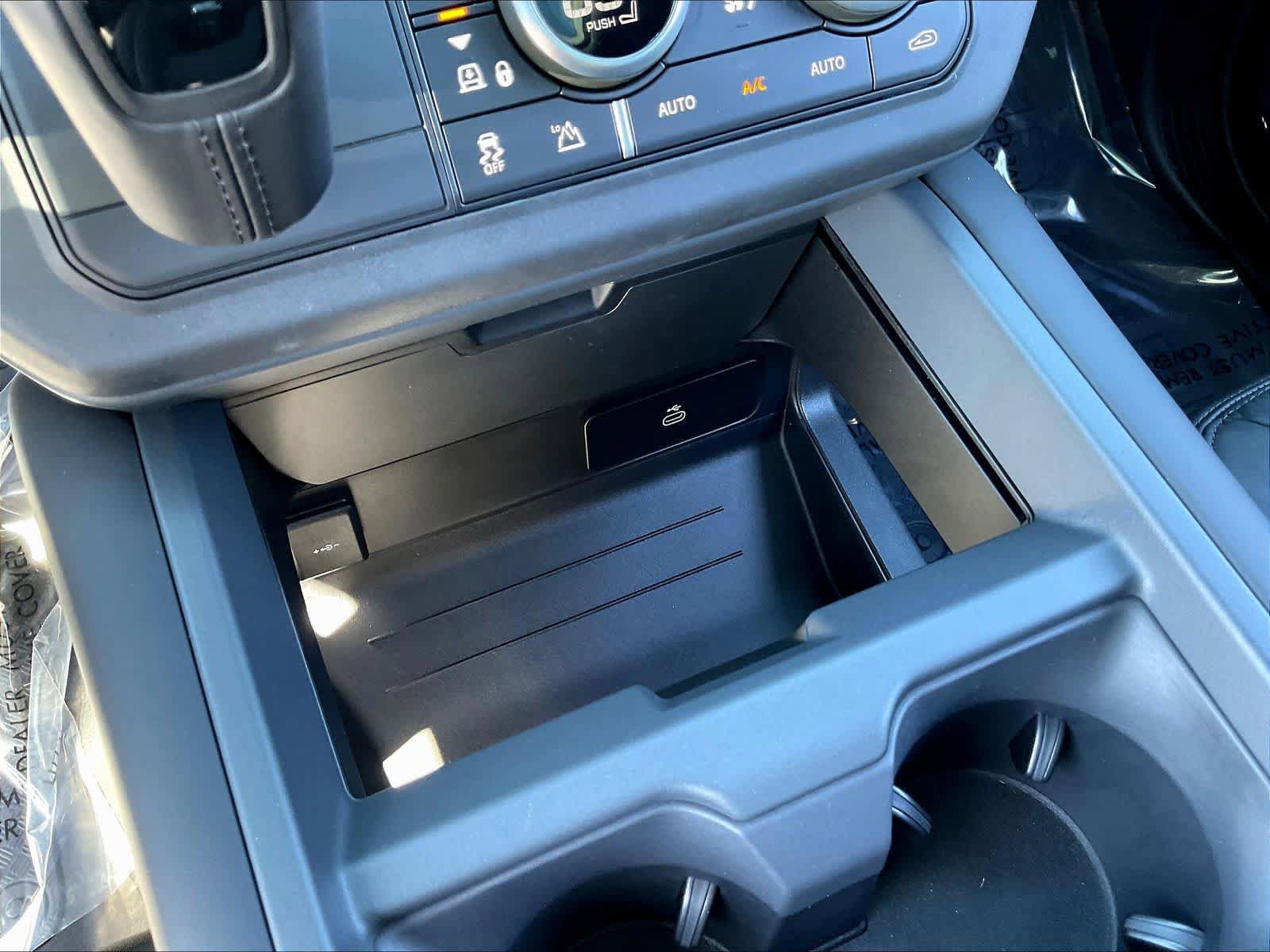 New 2026 Land Rover Defender 110 X-Dynamic SE AWD/4WD image 23
