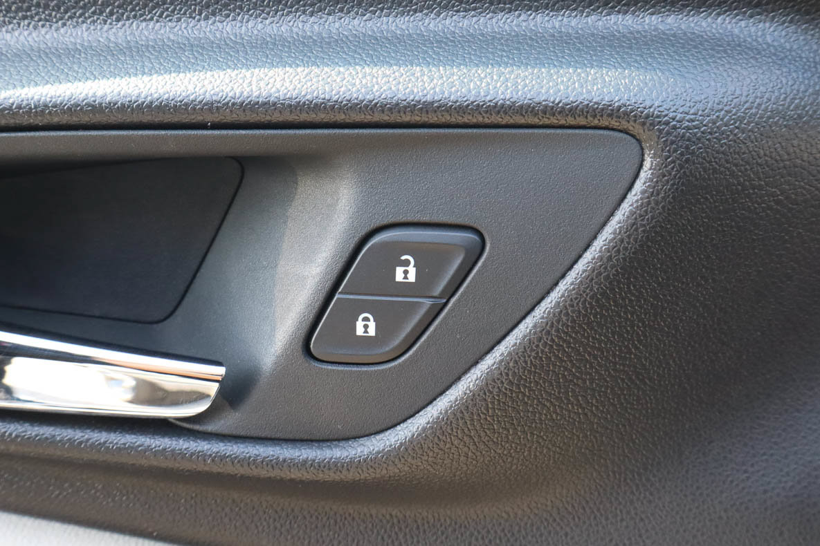 Used 2025 Chevrolet Trax LT FWD image 15