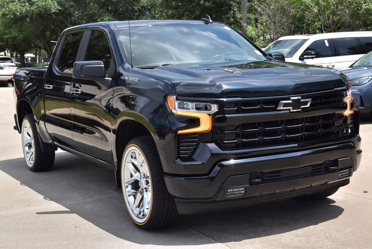 Used 2025 Chevrolet Silverado 1500 RST w/ Convenience Package II AWD/4WD image 4